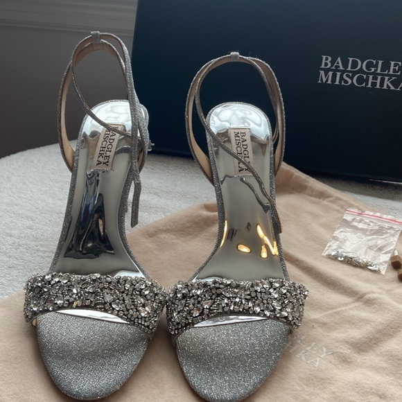 BADGLEY MISCHIA size 9.5 silver sandal. New!! Special occasion. - Picture 12 of 12